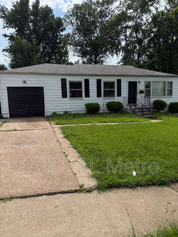 Saint Louis House: 10235 Cabot Dr