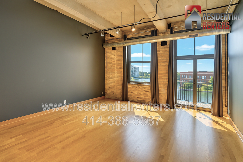 Milwaukee Condo: 239 E Chicago Street
