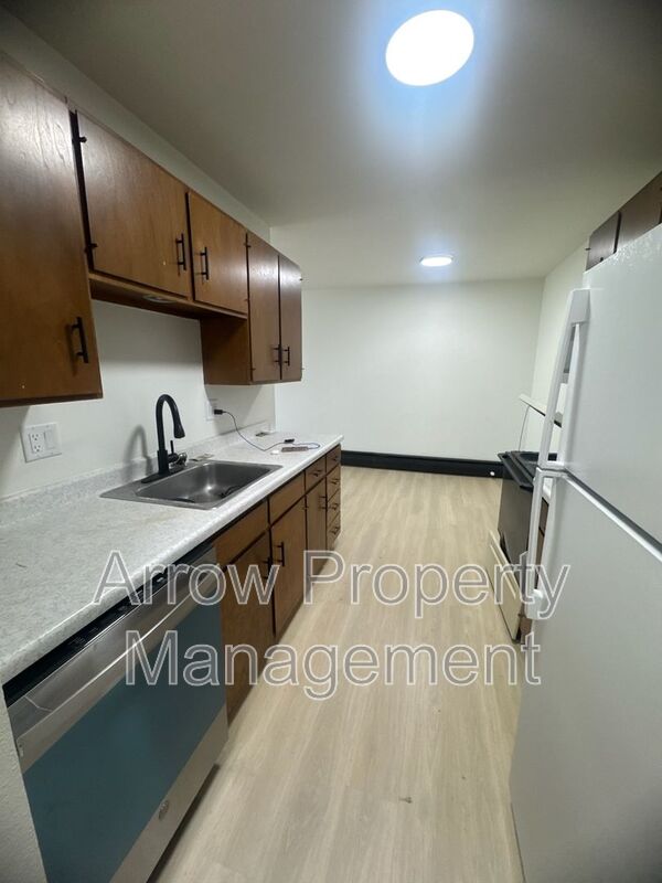 Bismarck House: 215 E Arbor-306A