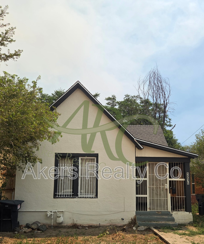 Pueblo House: 1216 Cedar St