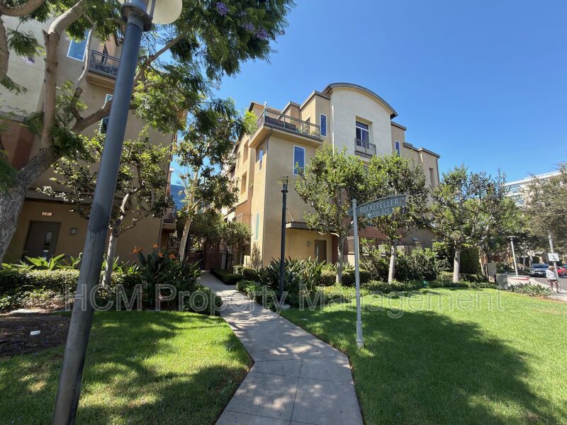Irvine House: 595 Rockefeller