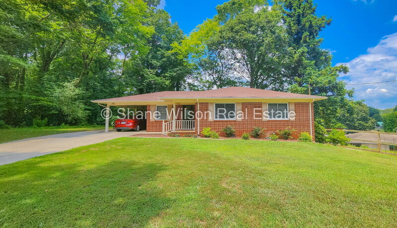 Dalton House: 916 Hardwick Circle