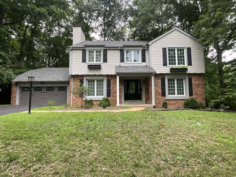 Belleville House: 43 Powder Creek Dr