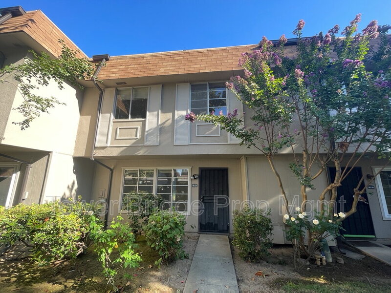Sacramento Condo: 8812 Sawtelle Way