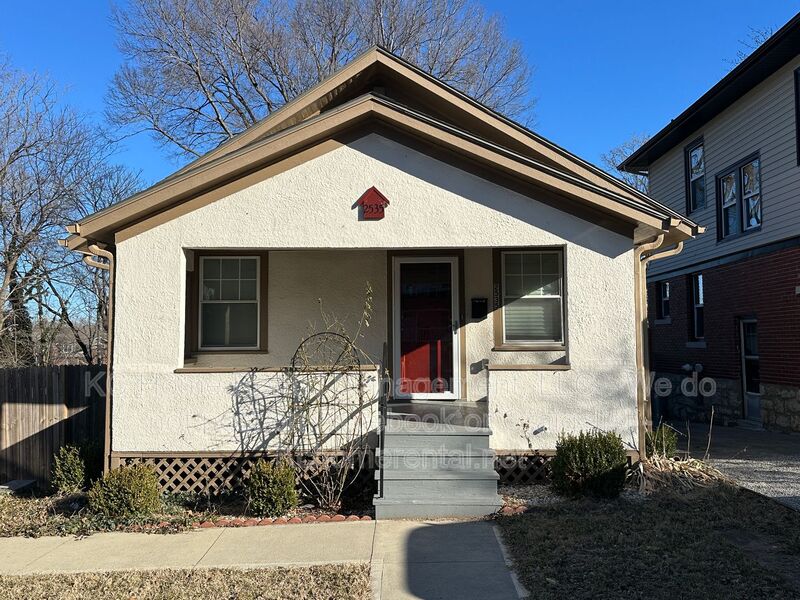 Kansas City House: 2535 Charlotte