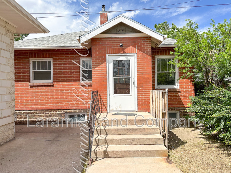 Laramie House: 817 East University Avenue