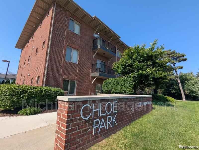 Birmingham Condo: 2721 E Maple Rd