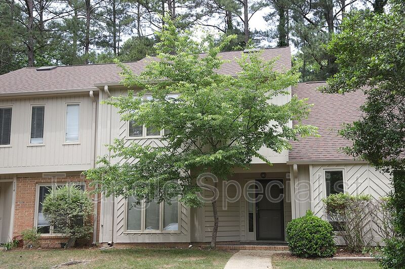 Chapel Hill House: 112 Mossbark Lane