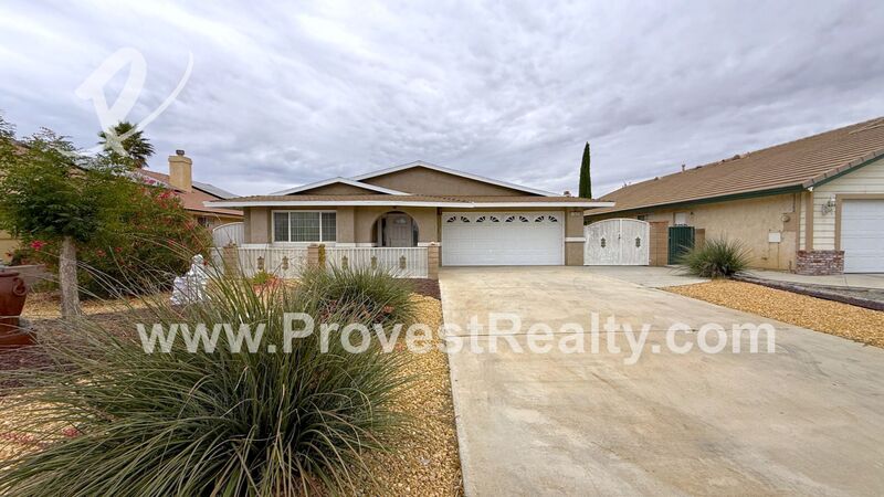 Victorville House: 13629 Sea Gull Dr