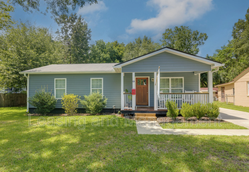 Charleston House: 62 Anita Drive