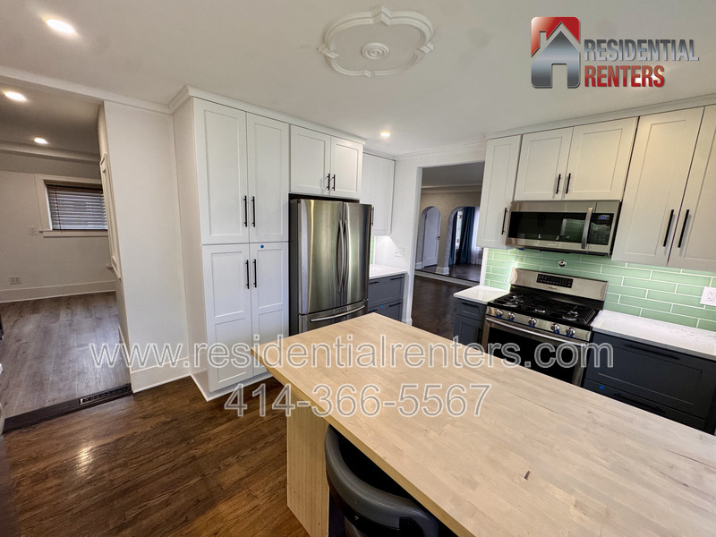 Wauwatosa Condo: 2618 N 72nd St