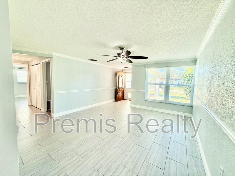 Seminole House: 11950 107th Ave N