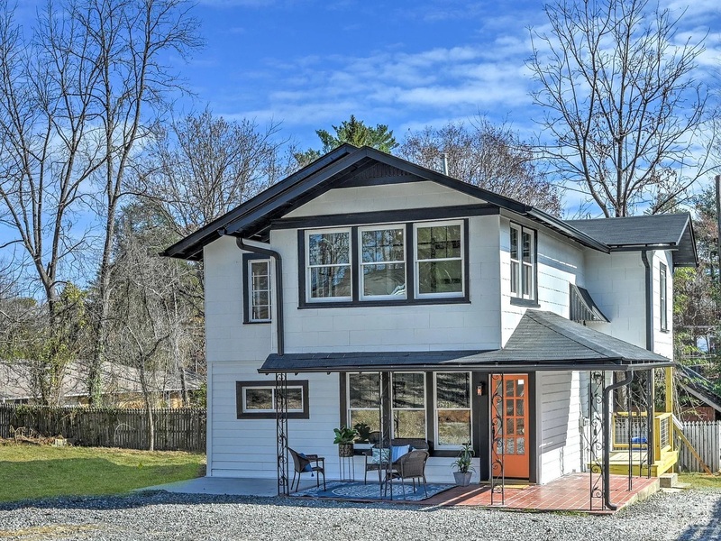 Hendersonville House: 1016 Patton Street