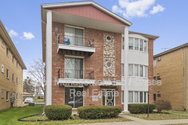 Lansing Condo: 17754 Rosewood Drive - 1N