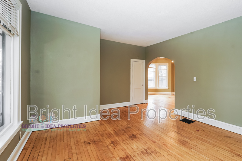 Minneapolis Condo: 3322 Clinton Avenue - 1