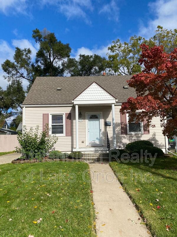 Ferndale House: 2181 Coy St