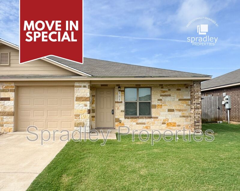 Belton Townhome: 751 Laila Ln