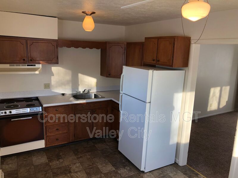 Valley City House: 815 3rd St SW