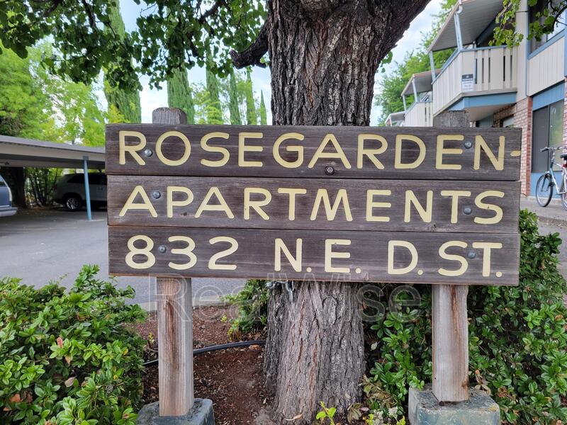 Grants Pass Condo: 832 NE D St