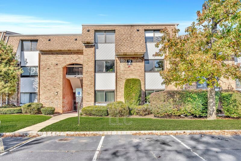 Request a Viewing for 703 Edison Glen Terrace Tenant Turner