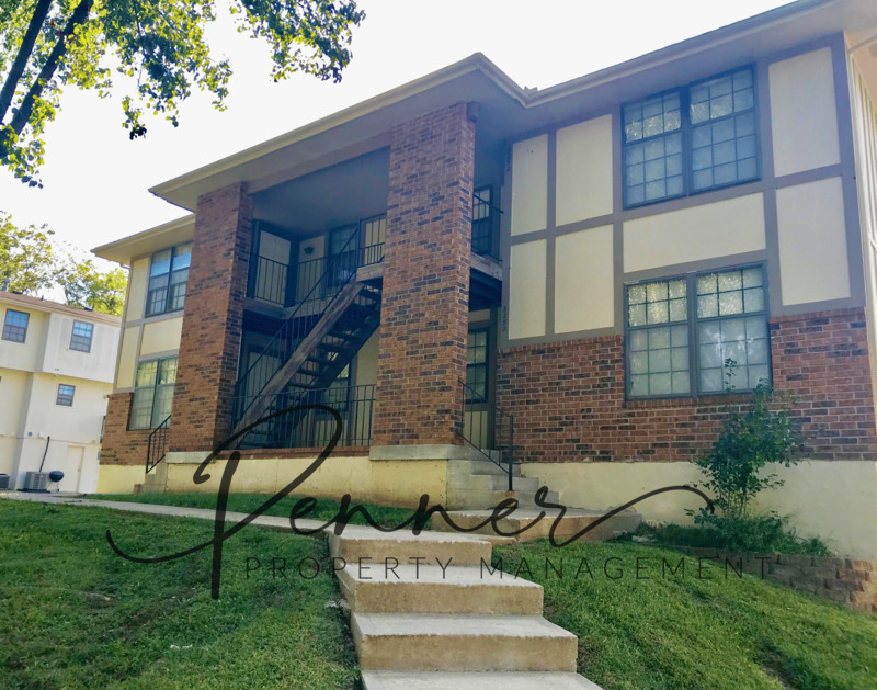 BLUE SPRINGS House: 3268 NW MILL DR