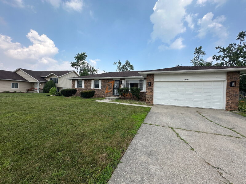 Merrillville House: 2836 West 63rd Lane