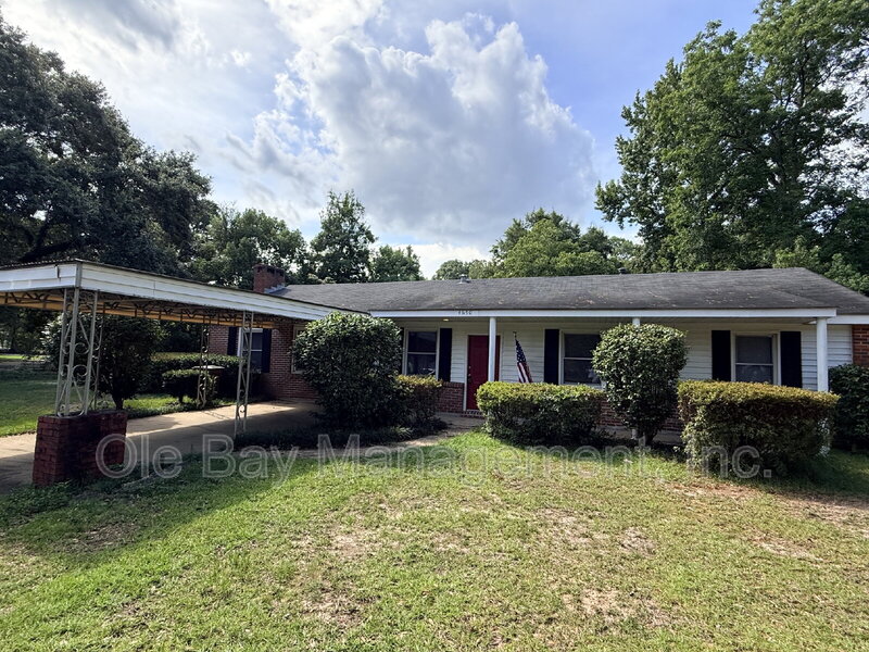 Mobile House: 4650 Rosewood Dr