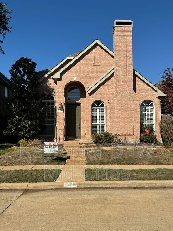 Plano House: 6213 Park Meadow Lane