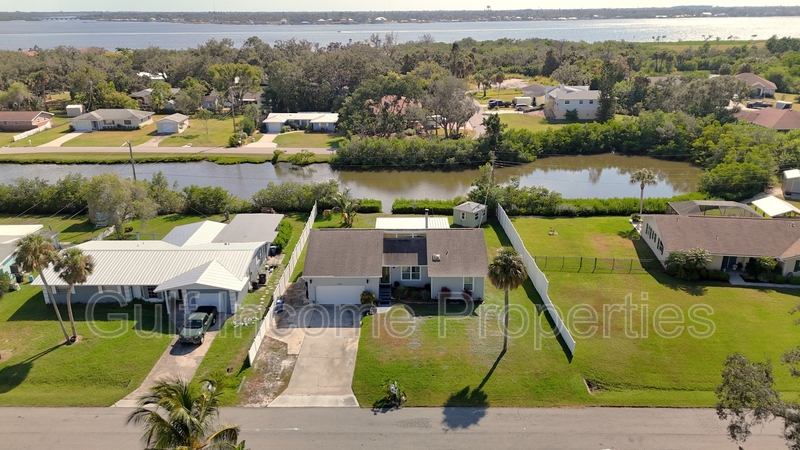 Ellenton House: 354 Willow Lane