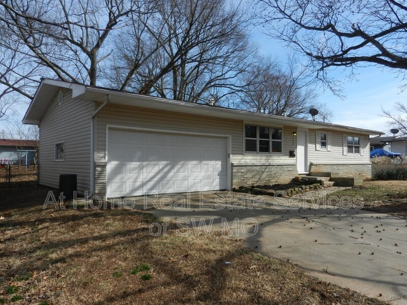 Springfield House: 1344 S Prince Ln