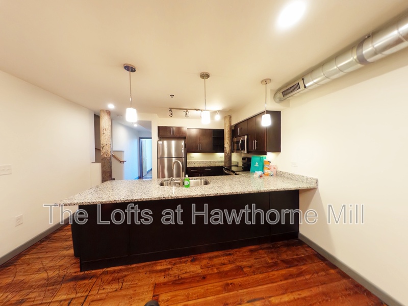 Charlotte Condo: 1101 Hawthorne Lane