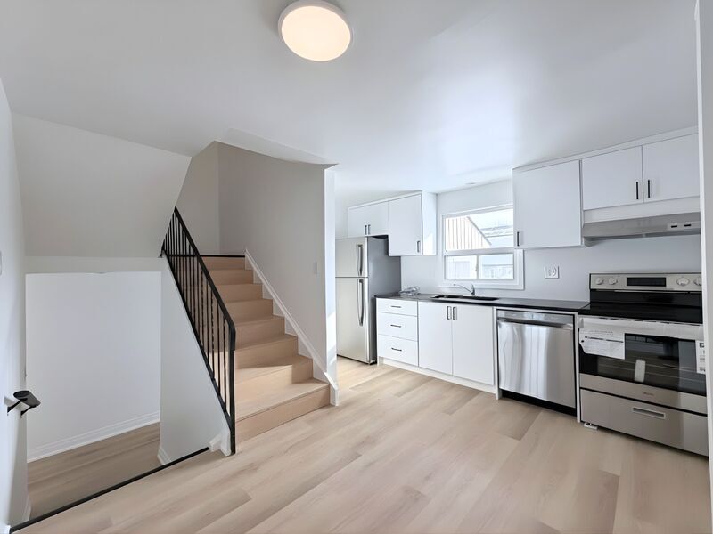 Brantford Townhome: 193-197 Mohawk st