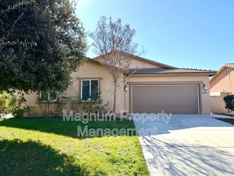 Menifee House: 33409 Mesolite Way