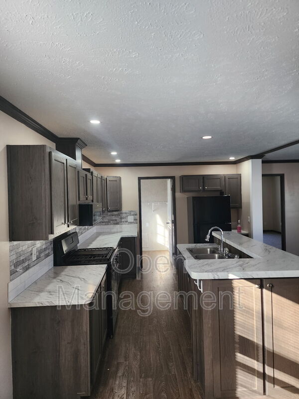 Huxley House: 511 East 1st Street