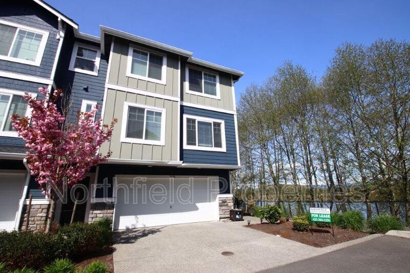 Everett Townhome: 3421 31st Dr