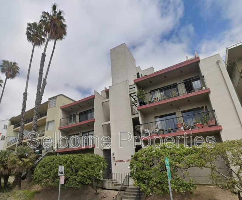 Oakland House: 1940 Lakeshore Ave