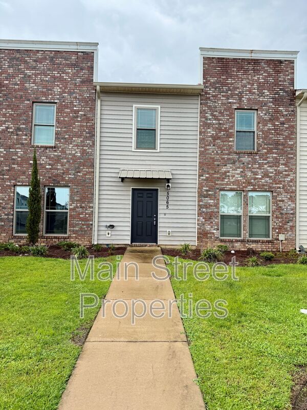 Pace Townhome: 5065 Peach Drive