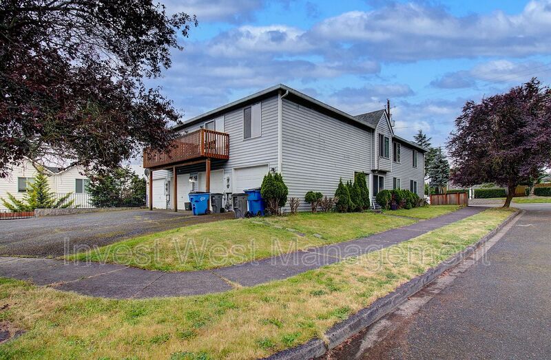 Vancouver House: 8601 NE 21 Circle