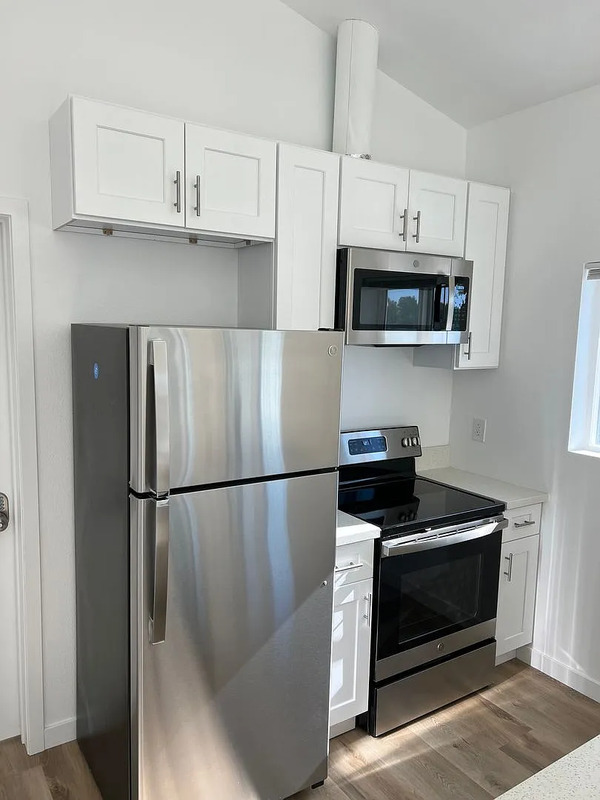 Long Beach Condo: 2228 Conquista Ave