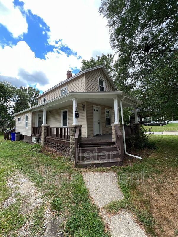 Ravenna House: 825 W Highland Ave