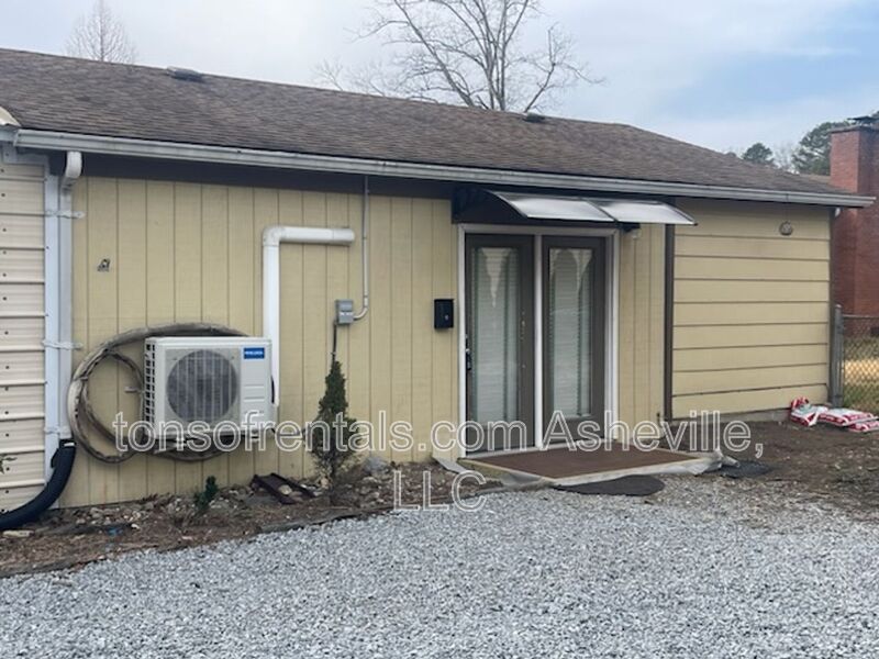 Hendersonville Condo: 321 Lake Circle Dr.