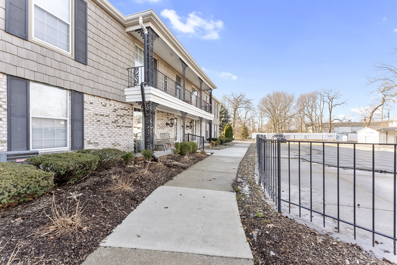 Grosse Ile Condo: 24360 East River Rd. #30 - 30