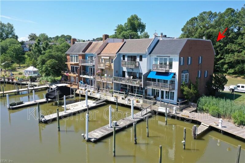 Smithfield Townhome: 108 Commerce St