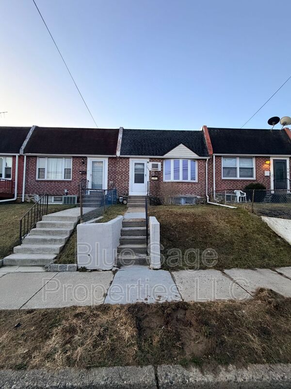 Marcus Hook Townhome: 109 Chadwick Ave