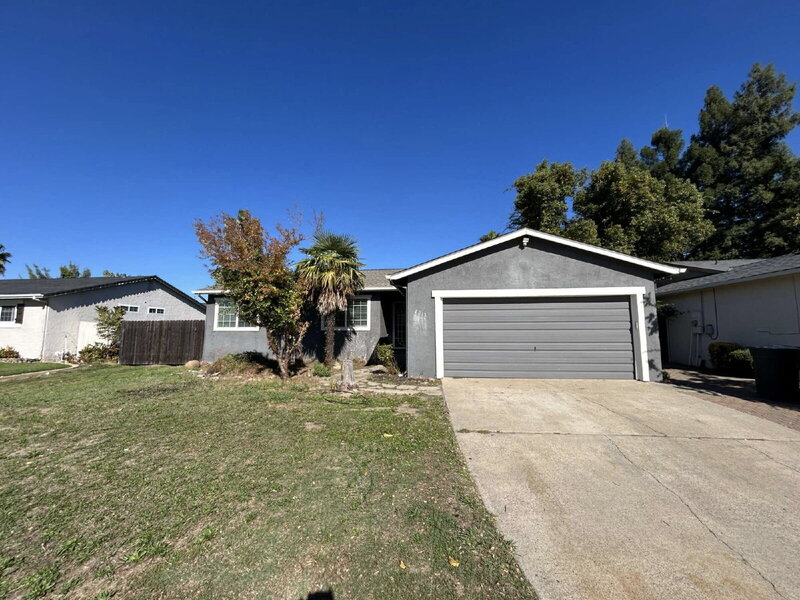 Roseville House: 2213 N Cirby Way