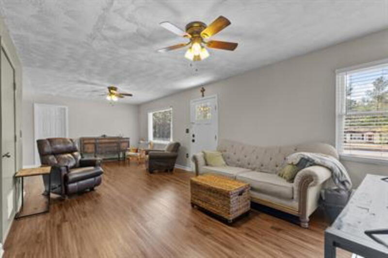 Pinebluff House: 620 East New England Avenue