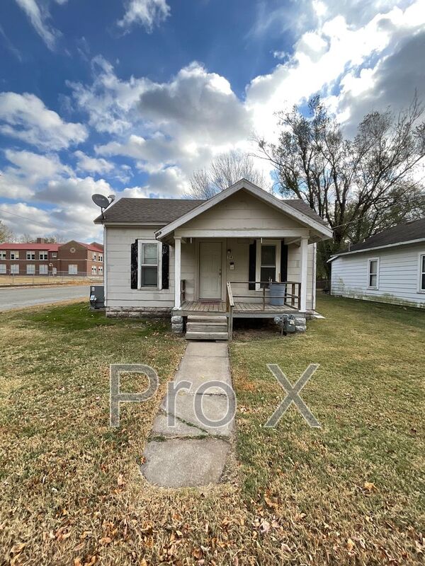 Pittsburg House: 514 N Tucker