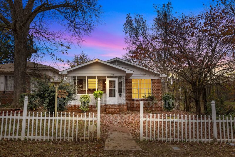 Birmingham House: 2005 Snavely Ave SW