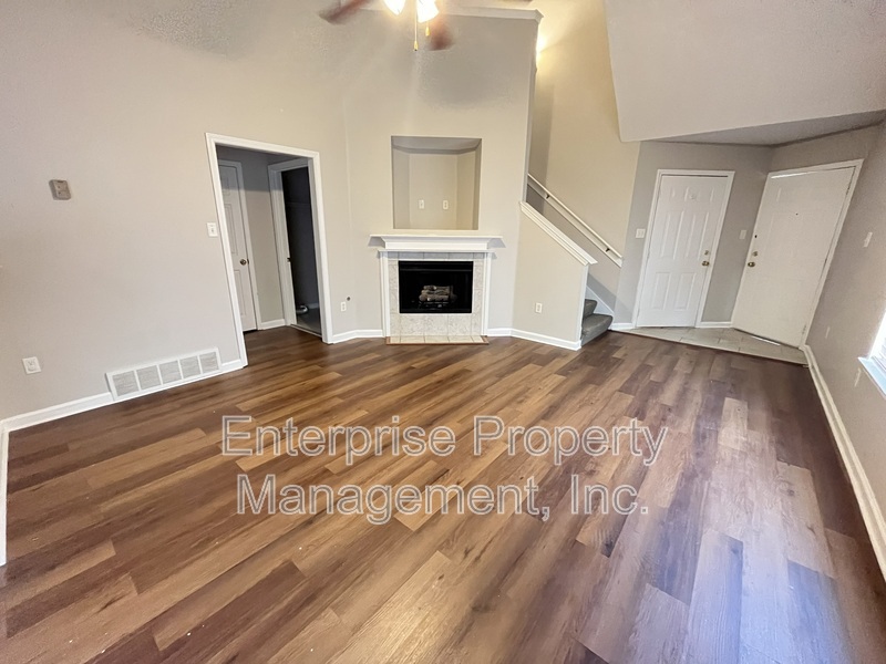 Photo 2 of 1513 Estacada Way