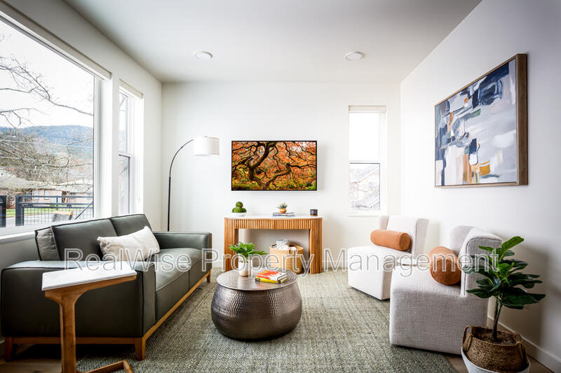 Ashland House: 174 Garfield St